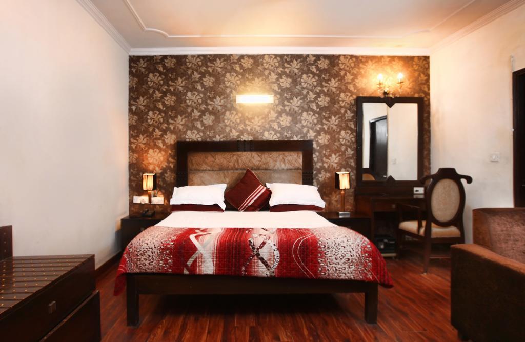 Oyo 358 Sarojini Nagar Hotel New Delhi Room photo