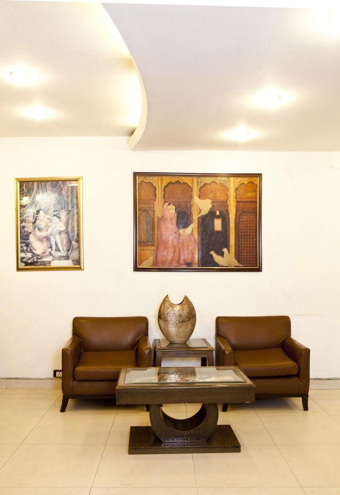 Oyo 358 Sarojini Nagar Hotel New Delhi Exterior photo