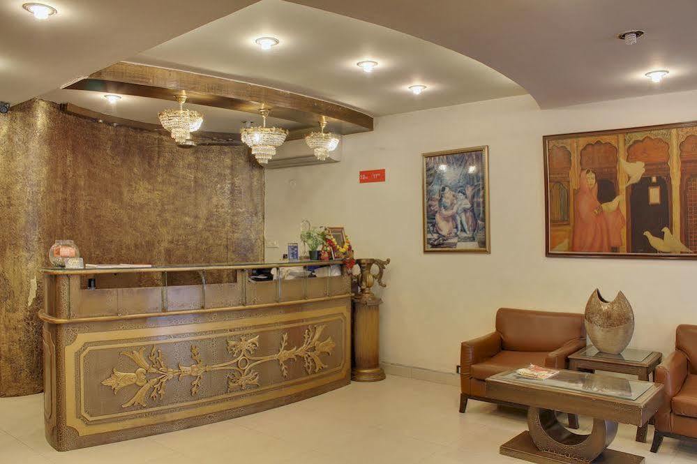 Oyo 358 Sarojini Nagar Hotel New Delhi Exterior photo